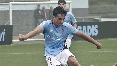El futbolista del Celta �ngel Davila, en un partido con el Celta Juvenil A de esta pasada temporada.