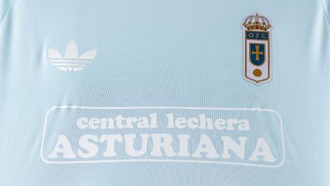 Detalles de la nueva camiseta del centenario del Real Oviedo