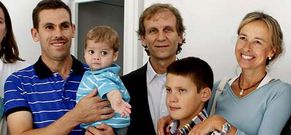 Il�as, con su padre, fue el �ltimo ni�o en ser trasplantado y Gerard recibi� el ri��n hace diez a�os.
