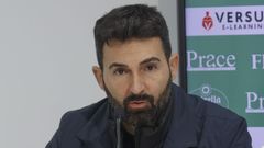 El t�cnico en una imagen de archivo en A Malata. 