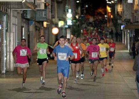 La competici�n, al paso por la calle Real.