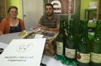Rosa Villalibre (de la cooperativa Monte Cabalar) y Alfredo Gonz�lez (Acoe) presentaron ayer la campa�a. 