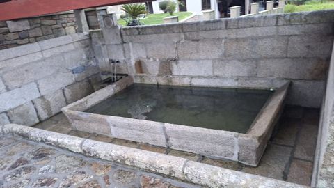 Los trabajos de limpieza ya han empezado en el lavadero de Bretal