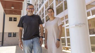 Rosa Aldrey y Javier Dapena, secretaria y director del instituto de Pontepedri�a