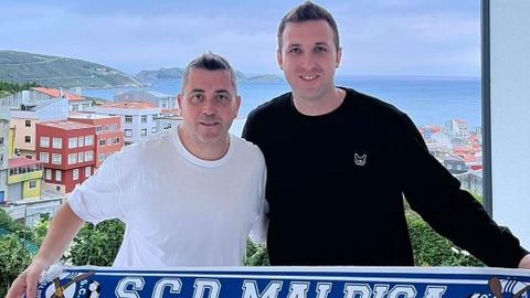 Pablo Mall�n -en la foto, con el presidente del club- es el nuevo entrenador del equipo s�nior