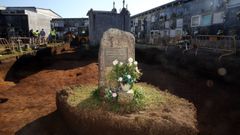 Foto de archivo de excavaciones en la fosa com�n del cementerio de Rubi�ns