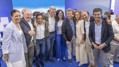 Los alcaldables gallegos, ayer, junto a Rueda y Feijoo. 