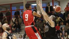 Vicente Pi��n y Sebas, de negro, regresan al Club Baloncesto Viveiro tras una temporada en el Celtas de Foz