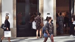 El buen tiempo anima las rebajas de verano en A Coru�a