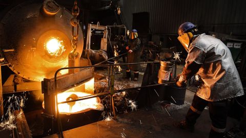Trabajador en la f�brica sider�rgica Fundiciones Rey.