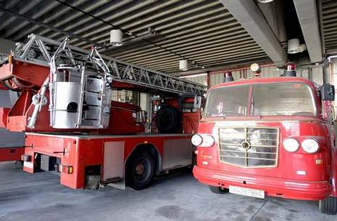 Imagen del parque de bomberos de A G�ndara, con varios de los veh�culos.