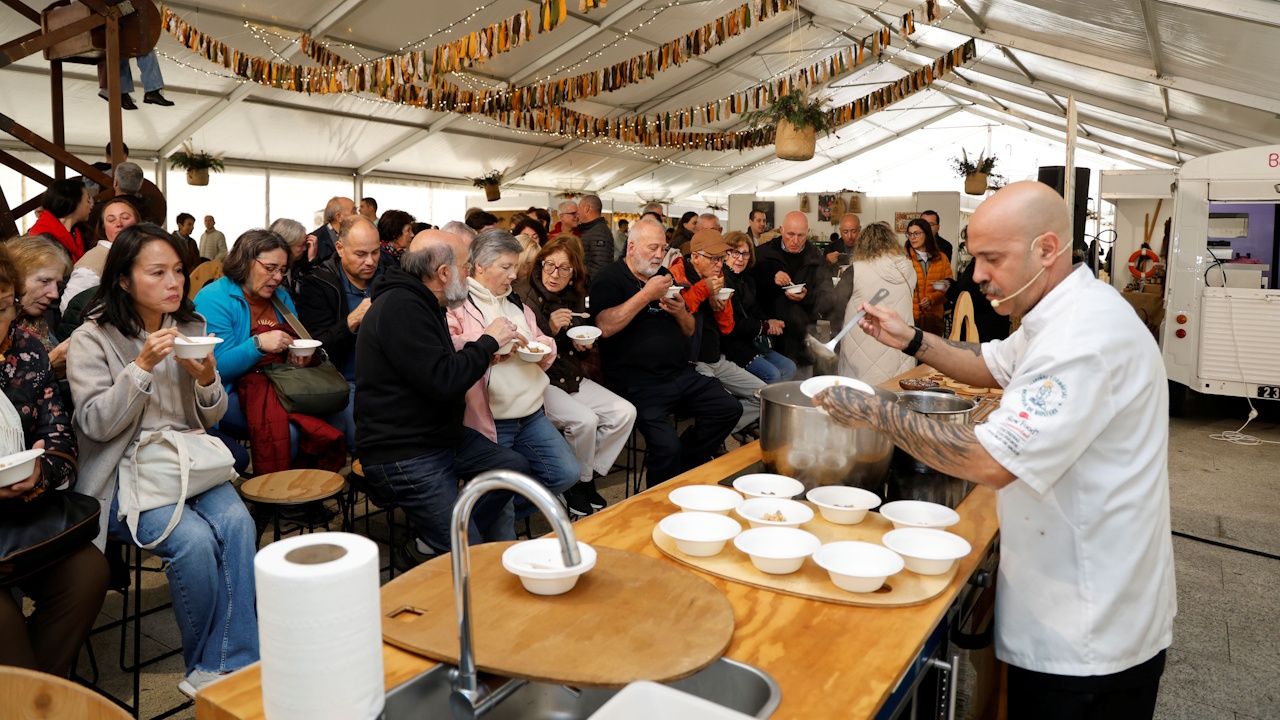 La gastronomía y la música marcan el cierre de la XXVI Exaltación dos Cogomelos en Curtis