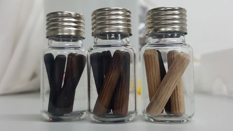 Muestras de madera que ha servido para entrenar a la nariz electr�nica que detecta gasolina.Muestras de madera que ha servido para entrenar a la nariz electr�nica que detecta gasolina
