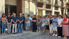 Un centenar de personas han participado en el minuto de silencio en el Ayuntamiento de Valls en recuerdo del nio fallecido