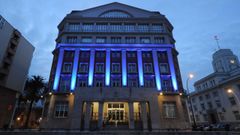Imagen de archivo de la sede de la Diputaci�n en A Coru�a, iluminada de azul con motivo del d�a euopeo