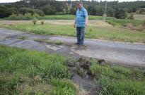 Fern�ndez Villaverde denuncia que la pista de Loimil a Orazo se llena de fango con frecuencia. 
