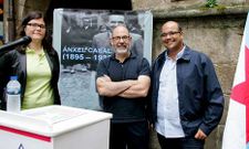 Luc�a V�zquez, Miguel Anxo Seixas y Rub�n Cela, en el homenaje de Santiago. 
