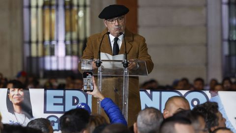 El senador del PNV Luke Urribe-Etxebarria, en la concentracin en apoyo a Edmundo Gonzlez en Madrid