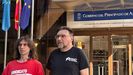 El portavoz del Sindicato de Inquilinas e Inquilinos de Asturias, Andr�s Garc�a y el portavoz del Sindicato de Vivienda de Asturias, Alejandro Aguilar