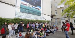El recorrido de los escolares acab� en la plaza Jos� Sellier ante el mural dedicado a Lugr�s. 