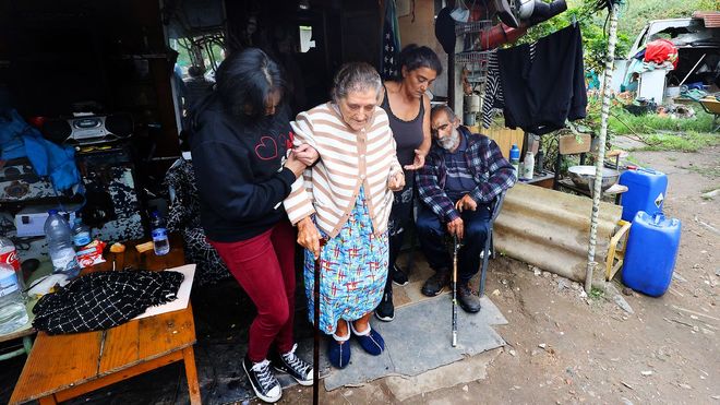 El matrimonio de 72 y 74 a�os necesita todos los d�as de sus familiares para poder llevar a cabo tareas cotidianas.