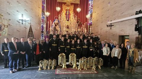 Imagen de archivo de la Banda da Misericordia de Viveiro, junto con miembros de la Xunta de Cofradas de la Semana Santa durante un concierto ofrecido en Sevilla en el 2022