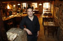 Edelstein, en O Dezas�is, un restaurante del que destaca �la onda que tienen�. 