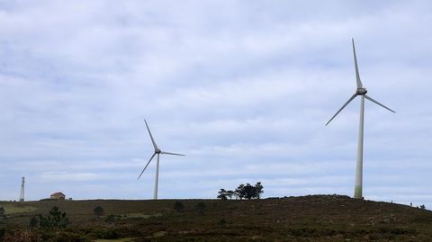 Un parque de Barbanza, con aerogeneradores e infraestructura el�ctrica
