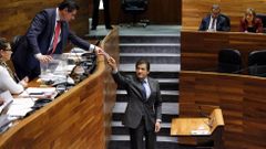 Fern�ndez, en una votaci�n en la Junta