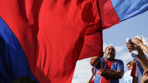 �Celebraste el ascenso de la UD Ourense?.La fiesta comenz� en Meis y se traslad� a la fuente de Concepci�n Arenal