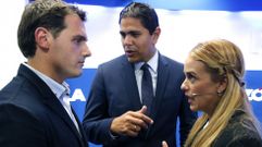 Albert Rivera charla con Lilian Tintori, esposa de Leopoldo L�pez, durante un acto de apoyo al l�der opositor venezolano celebrado este mi�rcoles en Madrid