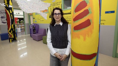 Fina Paulos, la mejor profesora de Espa�a, en el IES Maximino Romero de Lema de Baio (Zas), en el que trabaja
