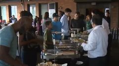 As� fue el banquete para los sin techo de Sacramento