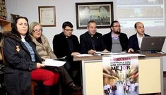 <span lang= es-es >Nueva p�gina web</span>. Manuel Garc�a G�mez, secretario del consello parroquial, present� la nueva p�gina de Internet, de la que destac� que �<span lang= gl >deixa de ser unha web est�tica ao pasar ao sistema 2.0</span>� y que su software permitir� incorporar nuevas aplicaciones sin gasto para la parroquia. A la presentaci�n asistieron Fina Rey, Maite Prieto y el equipo sacerdotal casi al completo.