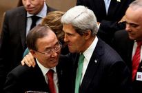 John Kerry saluda a Ban Ki-moon en un encuentro en la sede de las Naciones Unidas.