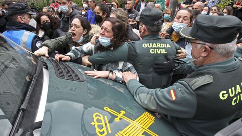 A la llegada y a la salida de Jos Eirn, acusado del crimen de Jssica Mndez, a los juzgados de Caldas se vivieron momentos de mucha tensin