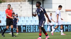 El jugador del Celta Fortuna Bernard Somuah, en el amistoso ante el Torreense esta pretemporada.