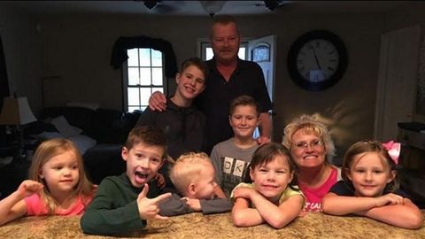 Jerry y Mary, junto a sus nietos