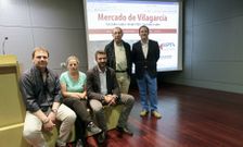 El portal de Internet fue presentado en el auditorio al alcalde y al edil de Promoci�n Econ�mica. 