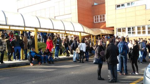 Estudiantes del examen MIR en el Campus del Cristo