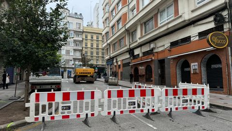 La calle Menéndez Pelayo, cortada al tráfico