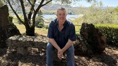 Manuel Rey Rionegro elige como su rinc�n el jard�n de su casa en A R�a de Valdeorras. 