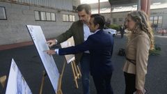 Diego Calvo, Jos Manuel Rey y Martina Aneiros, en el recinto ferial de FIMO, donde est previsto que las obras comiencen a finales de este ao o principios del que viene