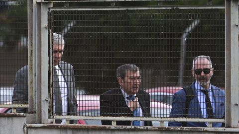 Los inspectores Bonifacio D�ez Sevillano y Jos� �ngel Fuentes Gago y Andr�s G�mez Gordo, a su llegada este jueves a la sede de la Audiencia Nacional en San Fernando de Henares