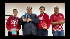 Podio snior masculino del Torneo Social del Club Xadrez Fontecarmoa. Ajedrez.