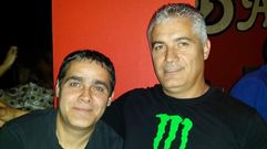 Honorio y Jos� (a la izquierda) Laranjo, de fiesta en un pub de O Barco de Valdeorras, en una foto del archivo familiar.