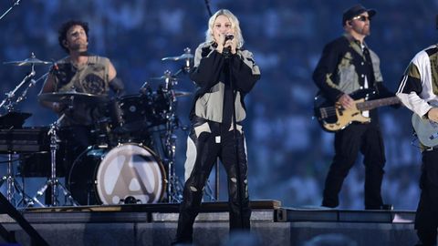 Linkin Park con la cantante Emily Armstrong al frente durante su actuacin en la final de la Champions League de este ao.  