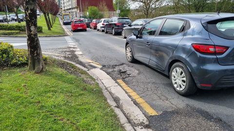 Baches en la parte izquierda de la calzada de la Ronda do Carme de Lugo