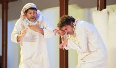 V�ctor Mosqueira y Evaristo Calvo, en una de las escenas de �Bobas&Galegas� que traen hoy a Viveiro