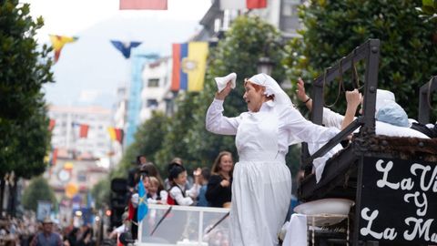 Las calles del centro de Oviedo acogen este jueves el tradicional desfile del día de América en Asturias, en su 72 edición